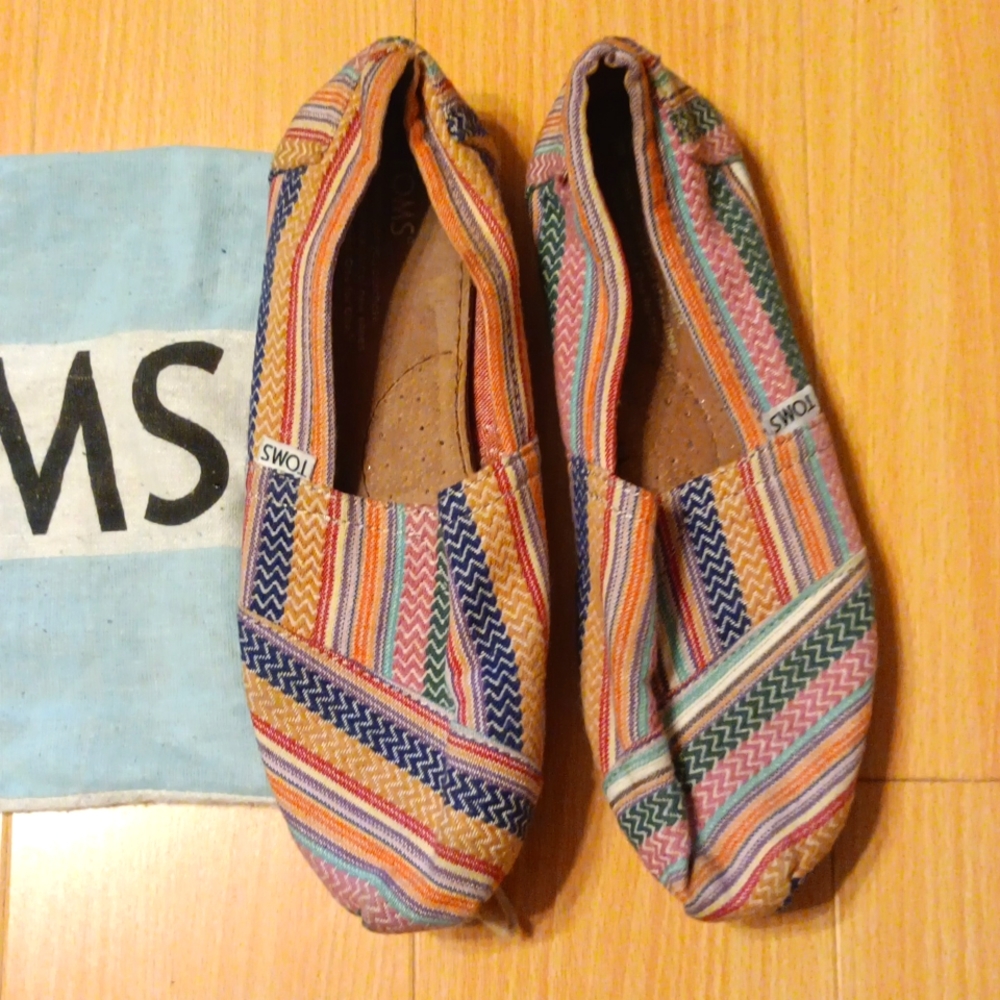 Tom's pattern slip-on